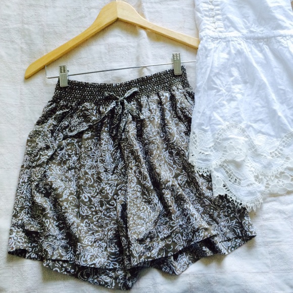 Free People Pants - 💕BEARU DAWSON boho shorts, super cute!!!💕