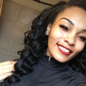 Meet your Posher, Janelle