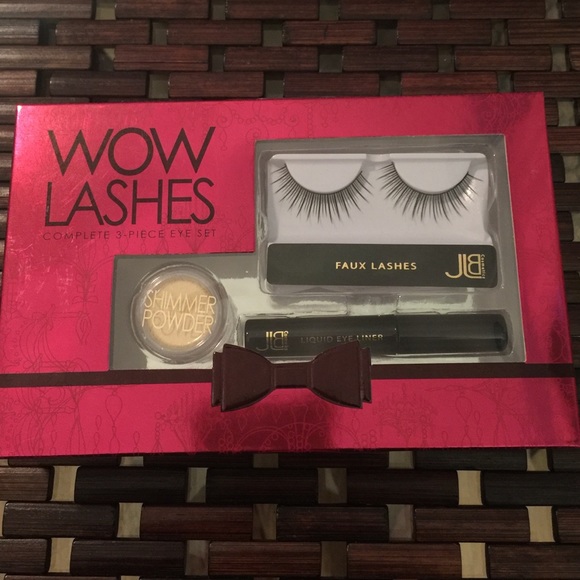 Eye Lashes 👈👀 👉with Eye Liner and Shimmer
