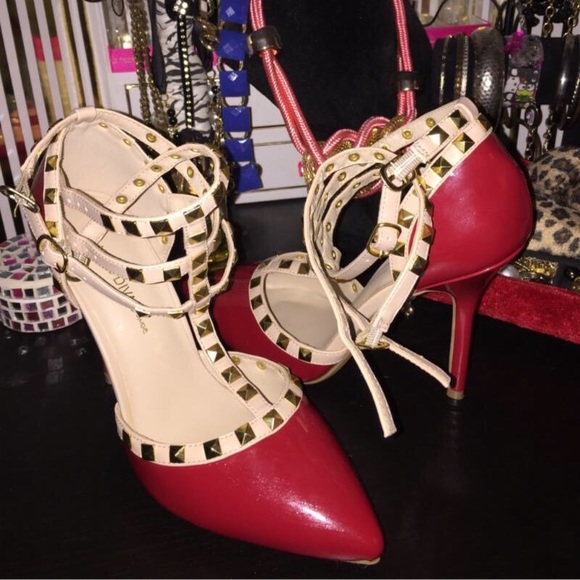 heeled shoe