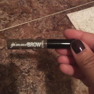 Benefit gimmeBrow