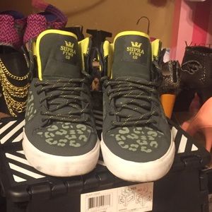 SUPRA Gray Cheetah Print Hi-Top Sneakers