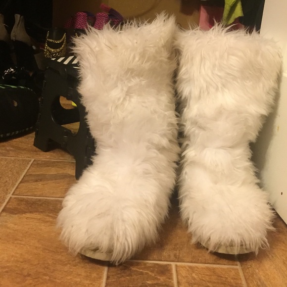 Polar Bear White Fluffy Boots