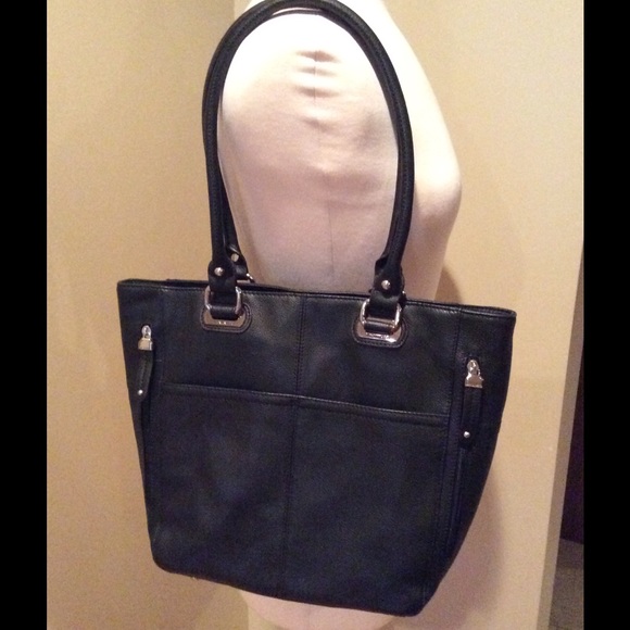 Tignanello Handbags - ⬇️REDUCED⬇️ Black Leather Tignanello Bag