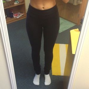 Lululemon size 2 skinny groove pant barely worn