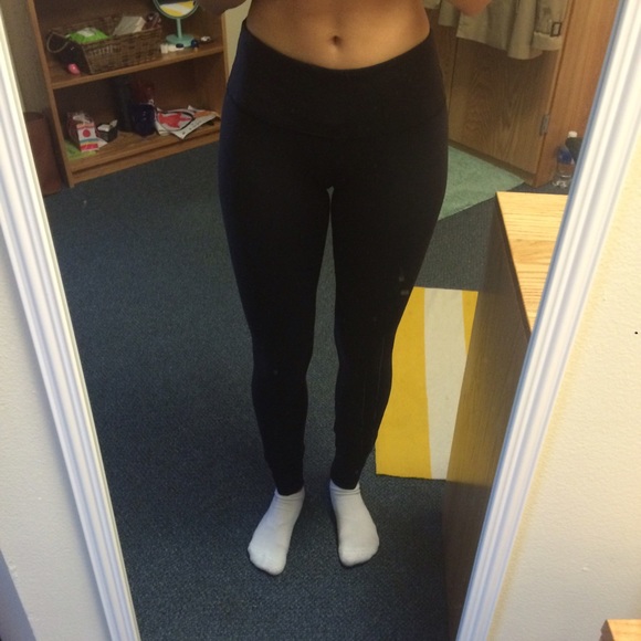 Lululemon size 4 wunder under legging