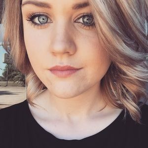 Meet your Posher, Carlie