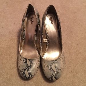 Women's snake skin pattern shoes
