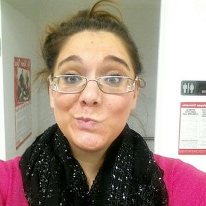 Meet your Posher, Aja