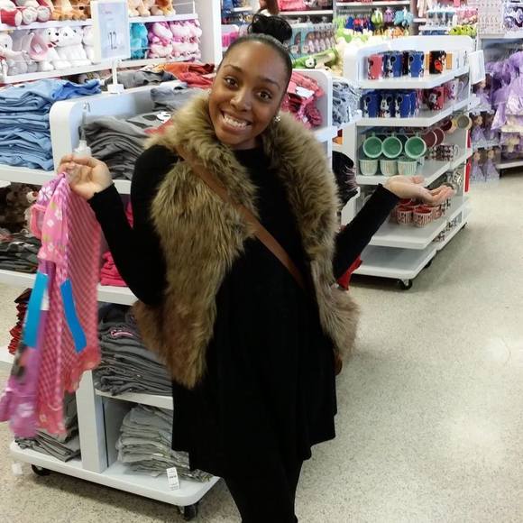Meet your Posher, Latia