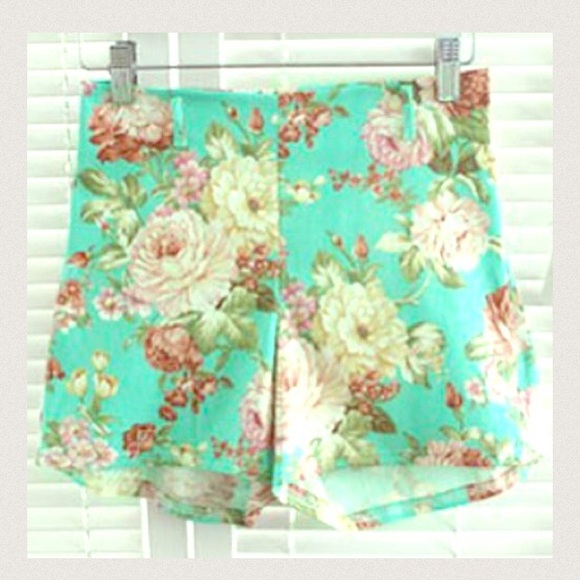 🎉ONE DAY SALE🎉Floral high waisted shorts