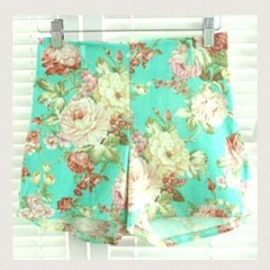 🎉ONE DAY SALE🎉Floral high waisted shorts