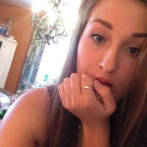 Meet your Posher, Dominique