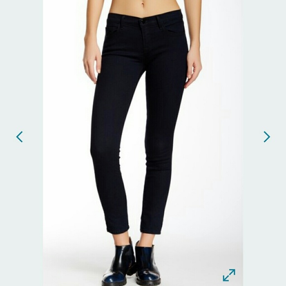 Like new!!! Black j brand skinny jeans