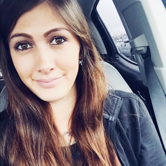 Meet your Posher, Michelle - Picture 3 of 3