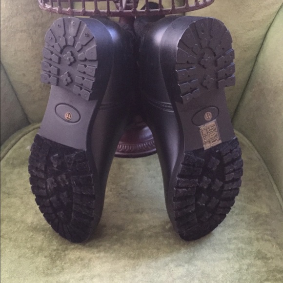 Boots - Picture 3 of 4