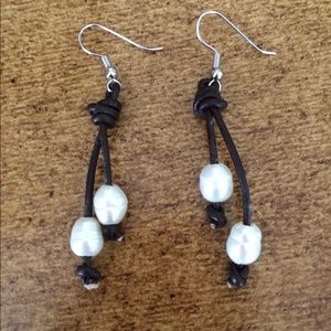 Leather & Freshwater Pearl Earrings