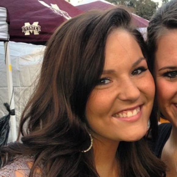 Meet your Posher, Kelsey - Picture 1 of 1