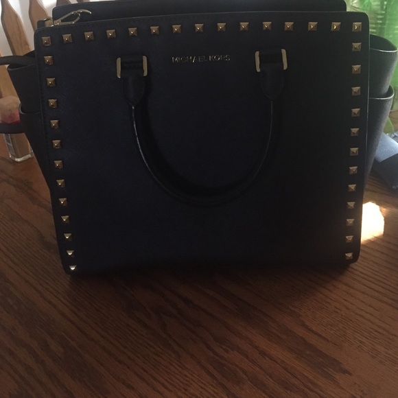 Trade with @ladyvee14 no one else buy