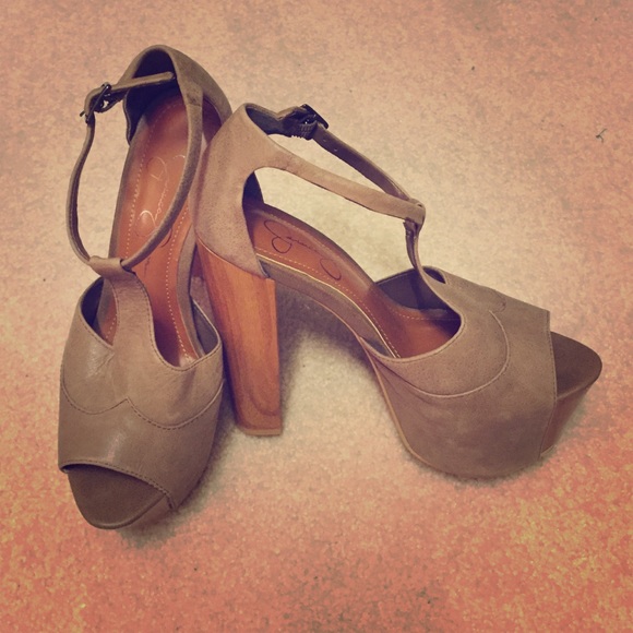 Jessica Simpson Platform Heels. Great condition!