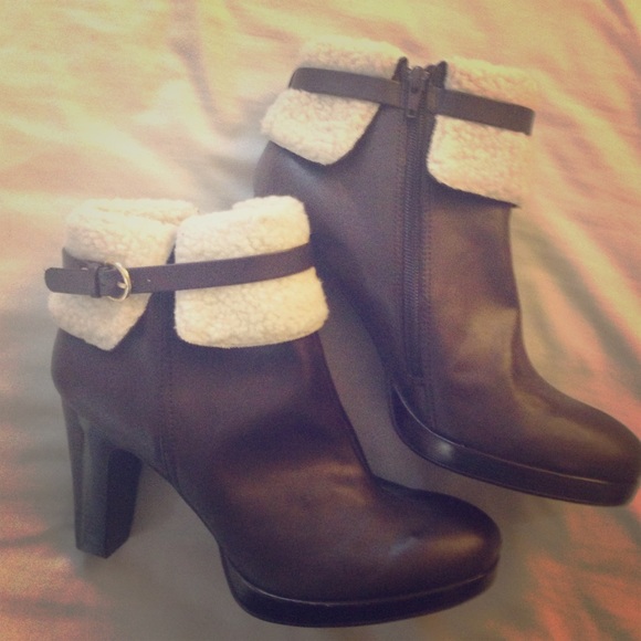 Ankle boots with the fur!!