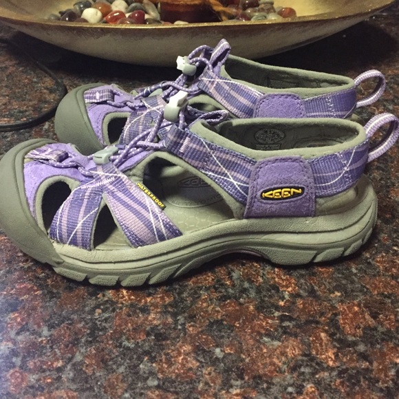 Like-New Purple Keens