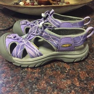 Like-New Purple Keens