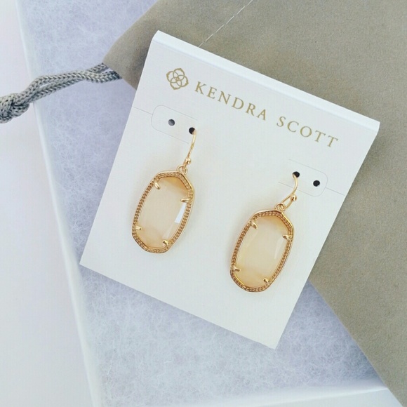 Kendra Scott Jewelry - Kendra Scott || Dani Rose Gold Peach Earrings