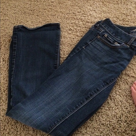 Dark wash American eagle jeans.