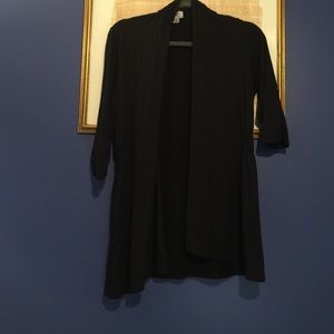 Black 3/4 sleeve cardigan.