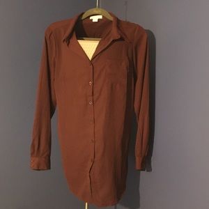 Maroon colored tunic button down top.