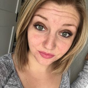 Meet your Posher, Dakota