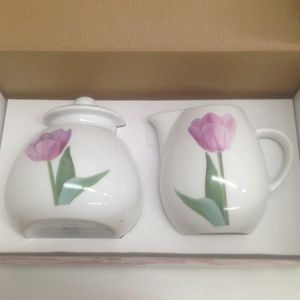 Sugar pot and creamer