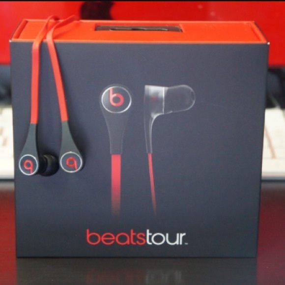 Beats tour earbuds in box