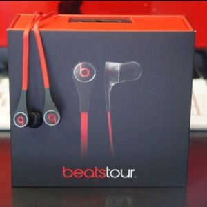 Beats tour earbuds in box