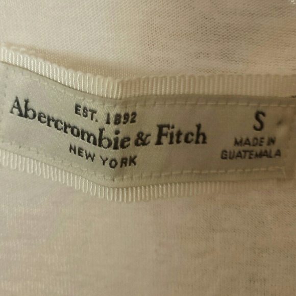 White Tee with Sequin pocket. - Picture 4 of 4