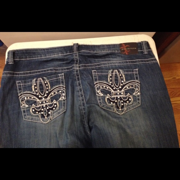 Plus Size - Picture 3 of 4