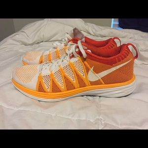 NIKE RUNNING SHOES