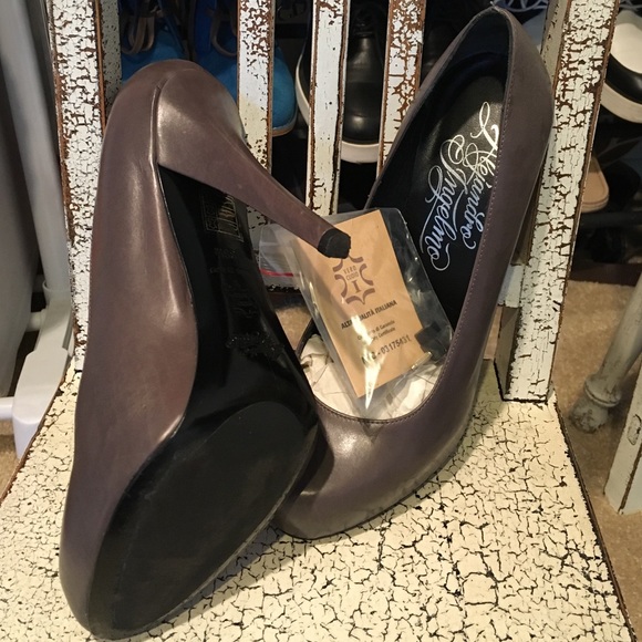 Shoes - Picture 2 of 3