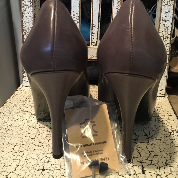 Shoes - Picture 3 of 3