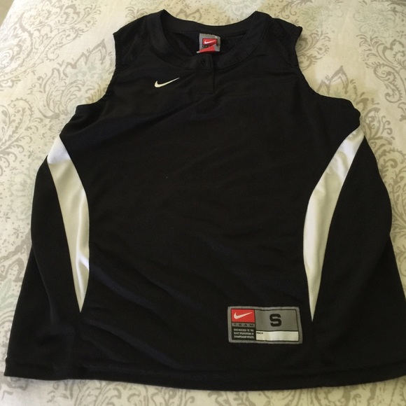 Nike fit dry team top