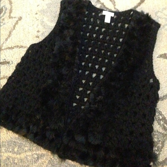 Chicos blk crocheted vest w/fur trim