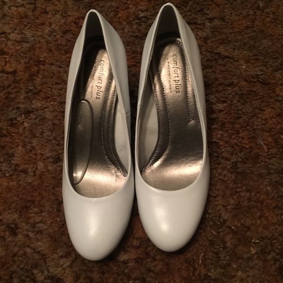 Shoes - White pumps