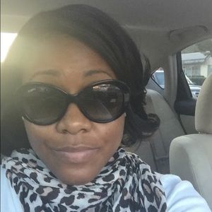 Meet your Posher, Tia