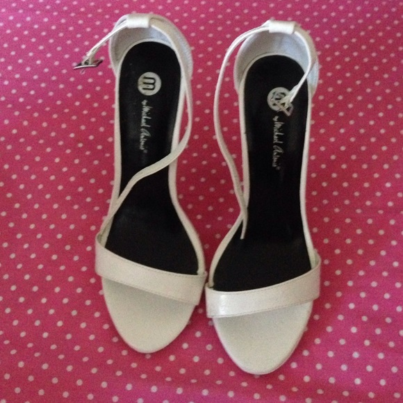 Heels - Picture 2 of 4