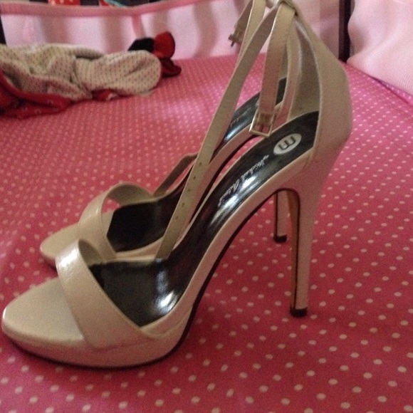 Heels - Picture 3 of 4