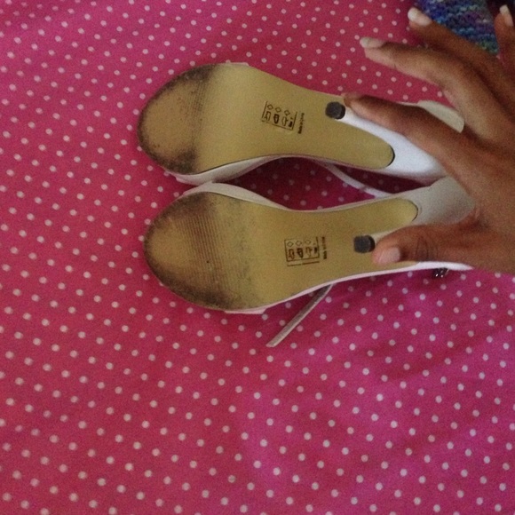 Heels - Picture 4 of 4