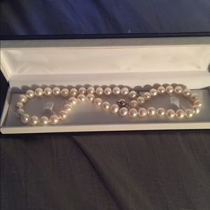New Pearl necklace