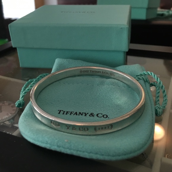 ✨Tiffany & co. Bangle✨