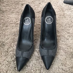 Jessica Simpson gray and black pumps
